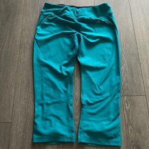 Crop legging w/ Zipper on back